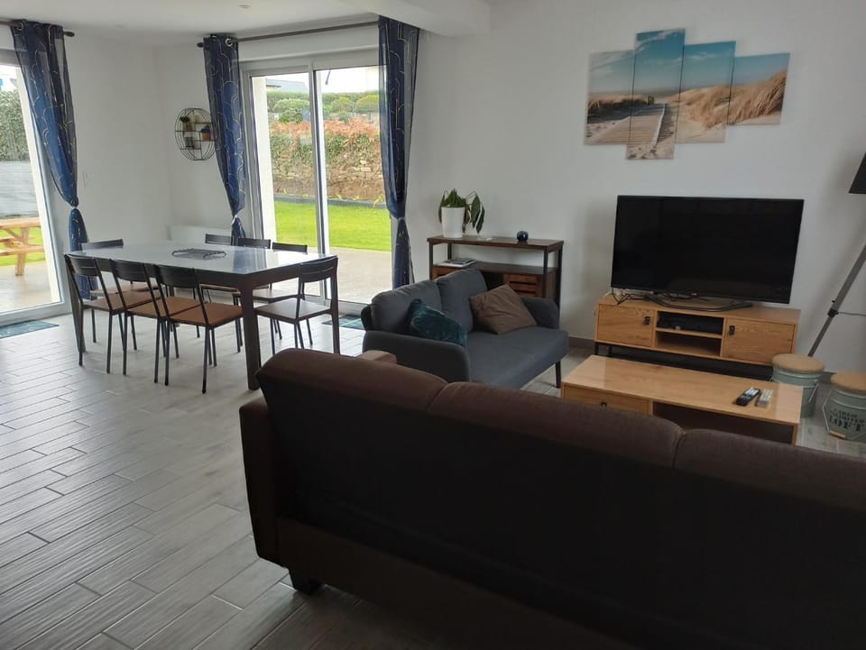 Communal lounge/ TV room, Living room