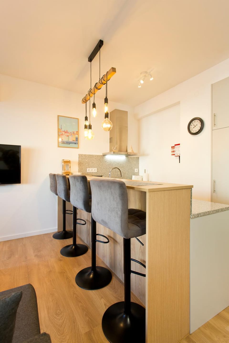 Kitchen or kitchenette, Dining area, stove