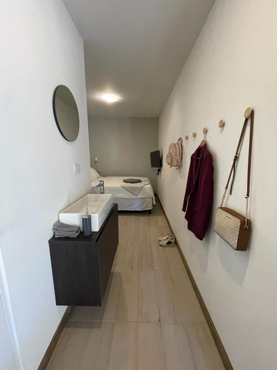 Bed, TV and multimedia, Photo of the whole room, Bedroom, towels, wardrobe