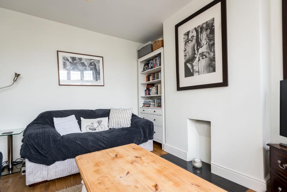 Library, Living room, Seating area