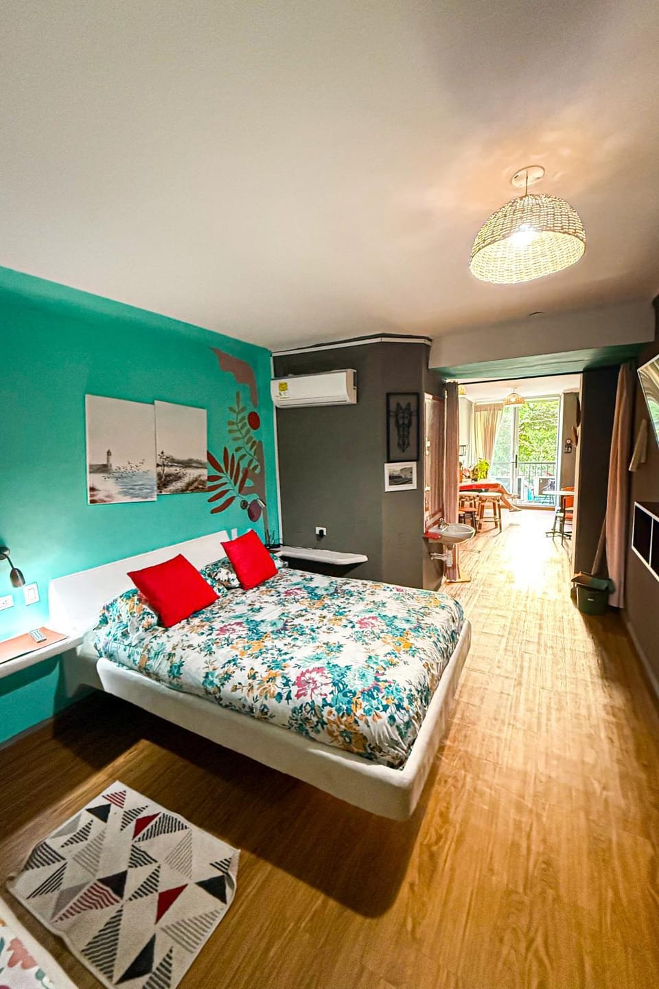TV and multimedia, Photo of the whole room, Bedroom, air conditioner