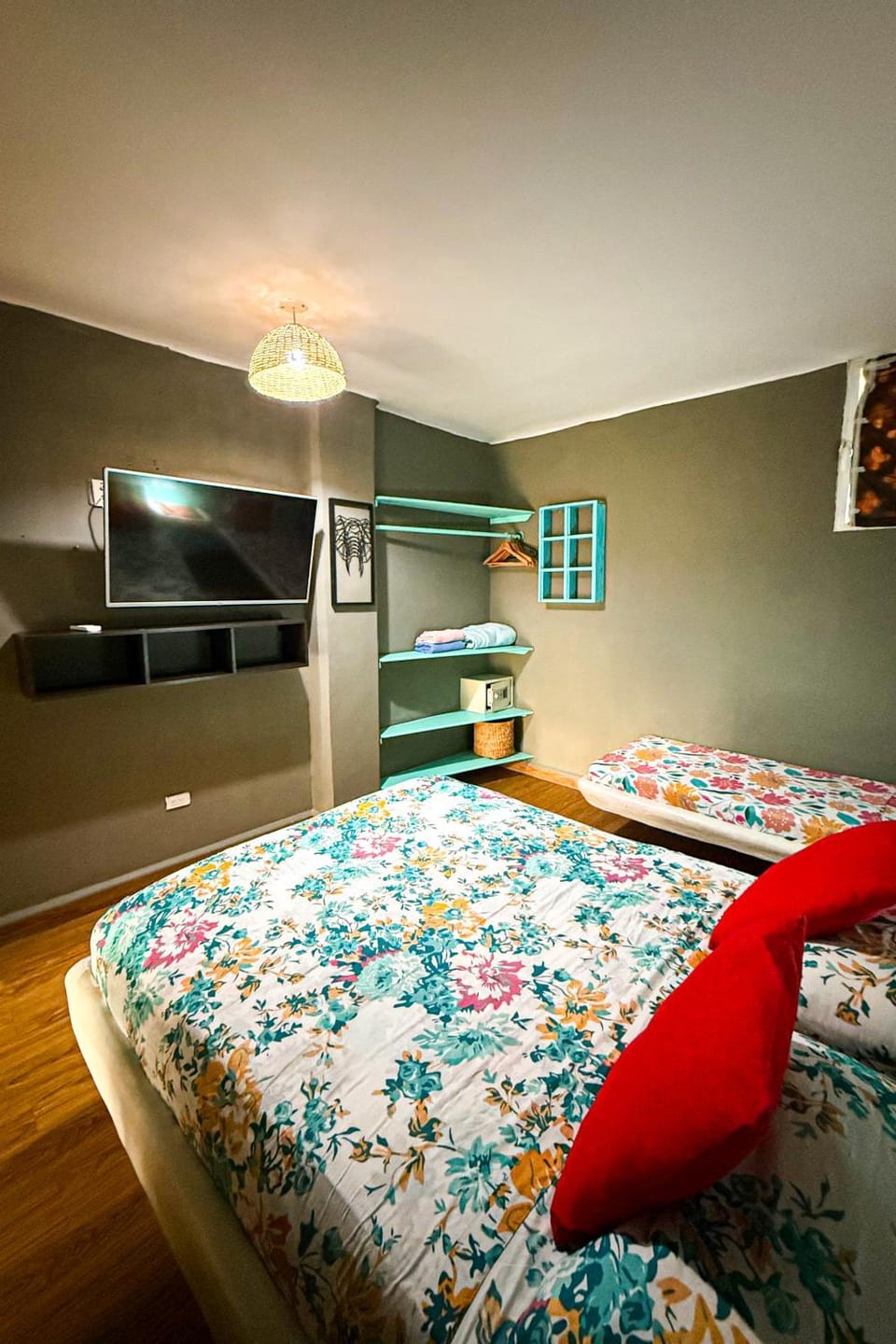 Communal lounge/ TV room, Bed, TV and multimedia, Bedroom