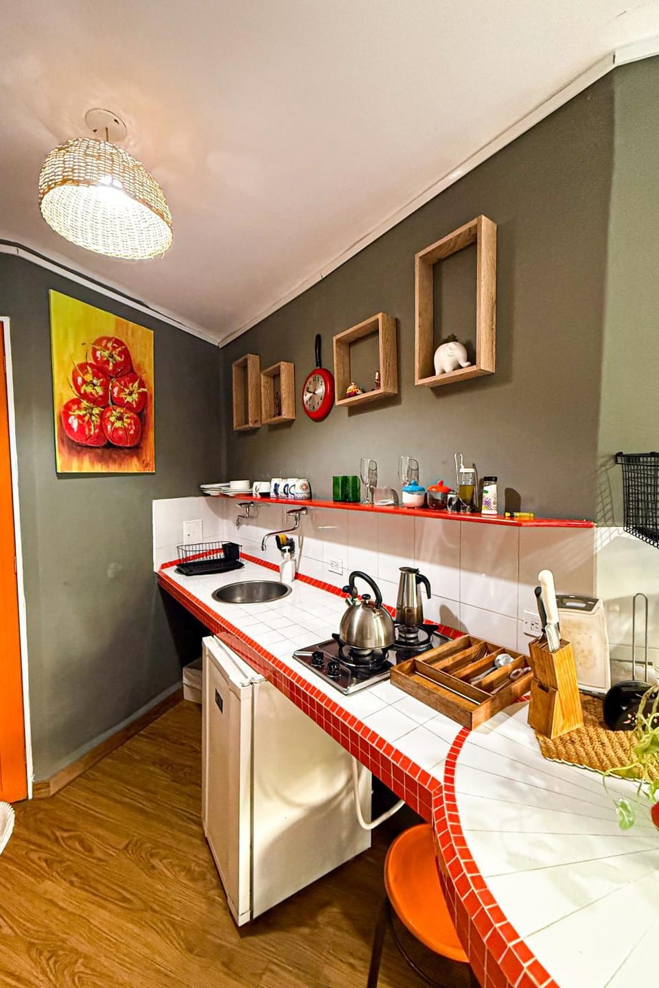 Kitchen or kitchenette, Food and drinks, Dining area