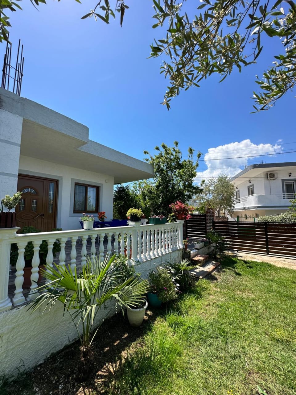 Property building, Day, Garden view, Parking