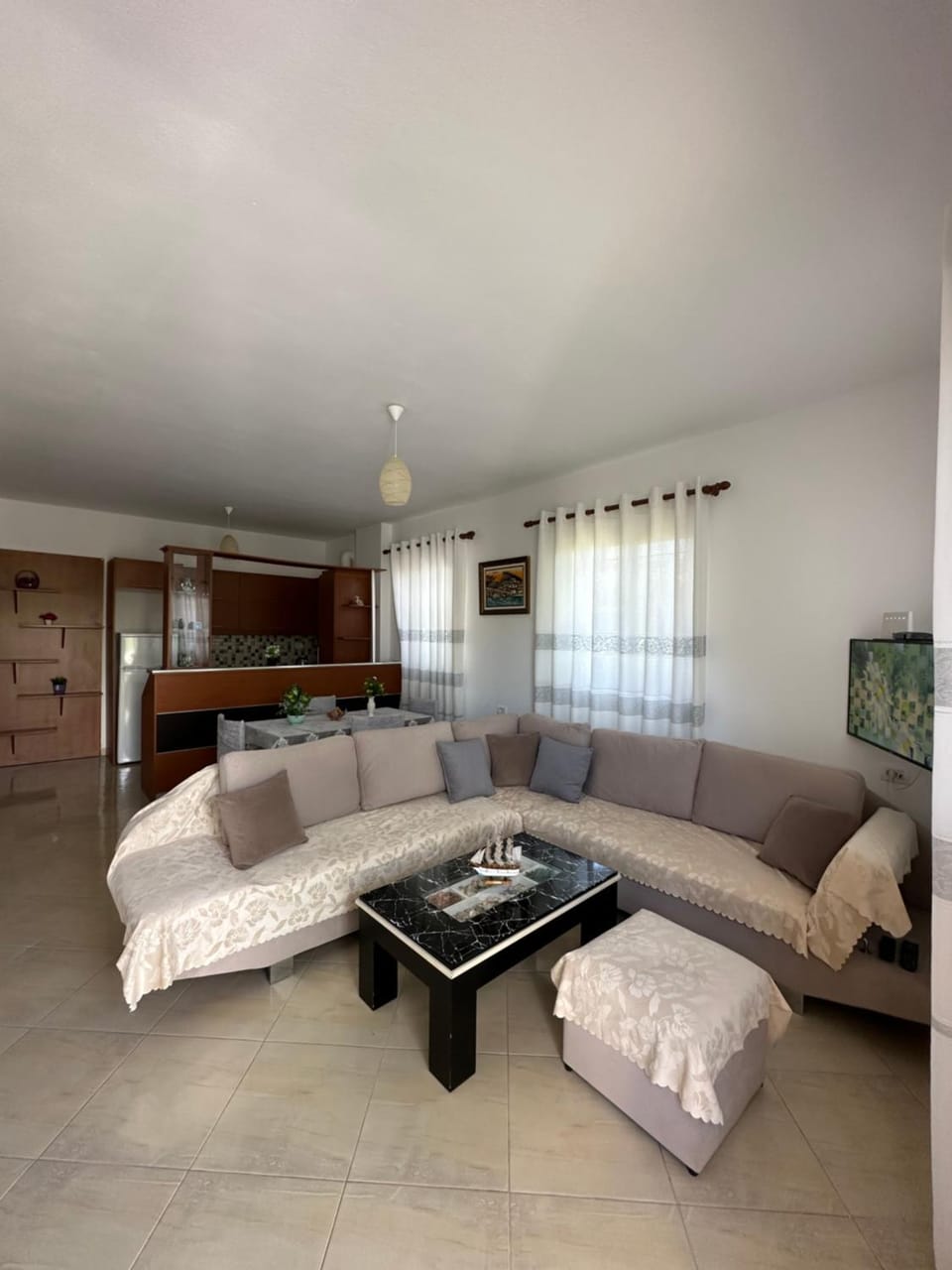 Bed, TV and multimedia, Living room, Photo of the whole room, Seating area, Bedroom