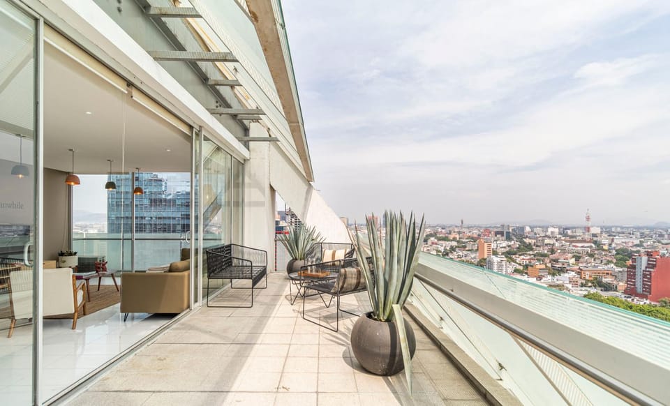View (from property/room), Balcony/Terrace, City view