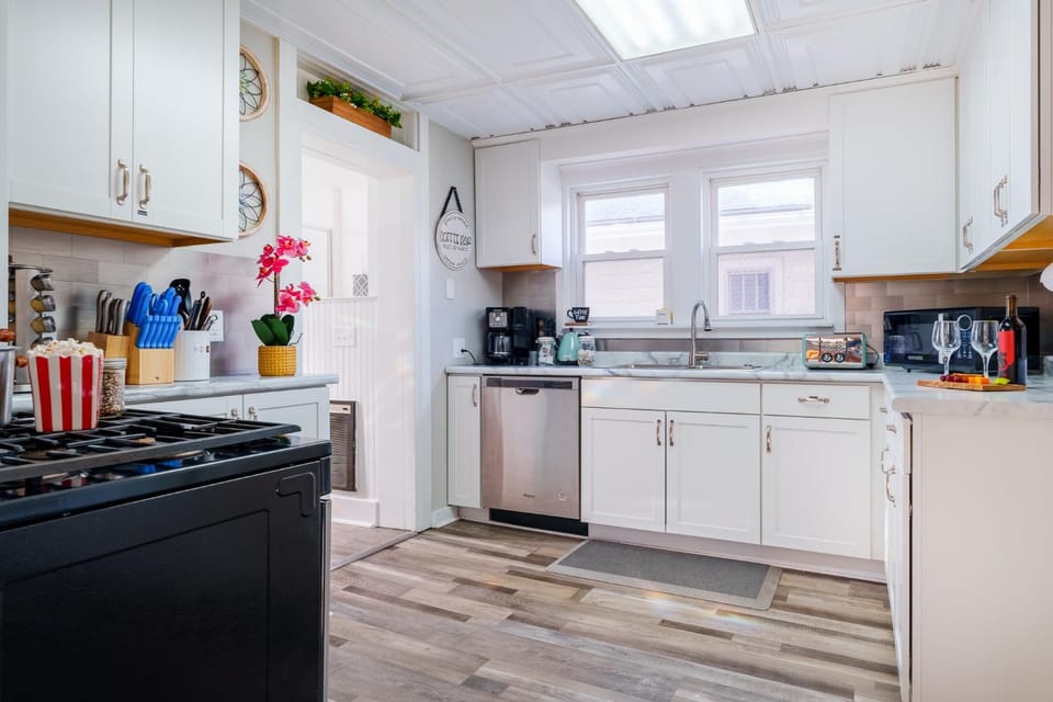 pet friendly, pet friendly, stove, stove