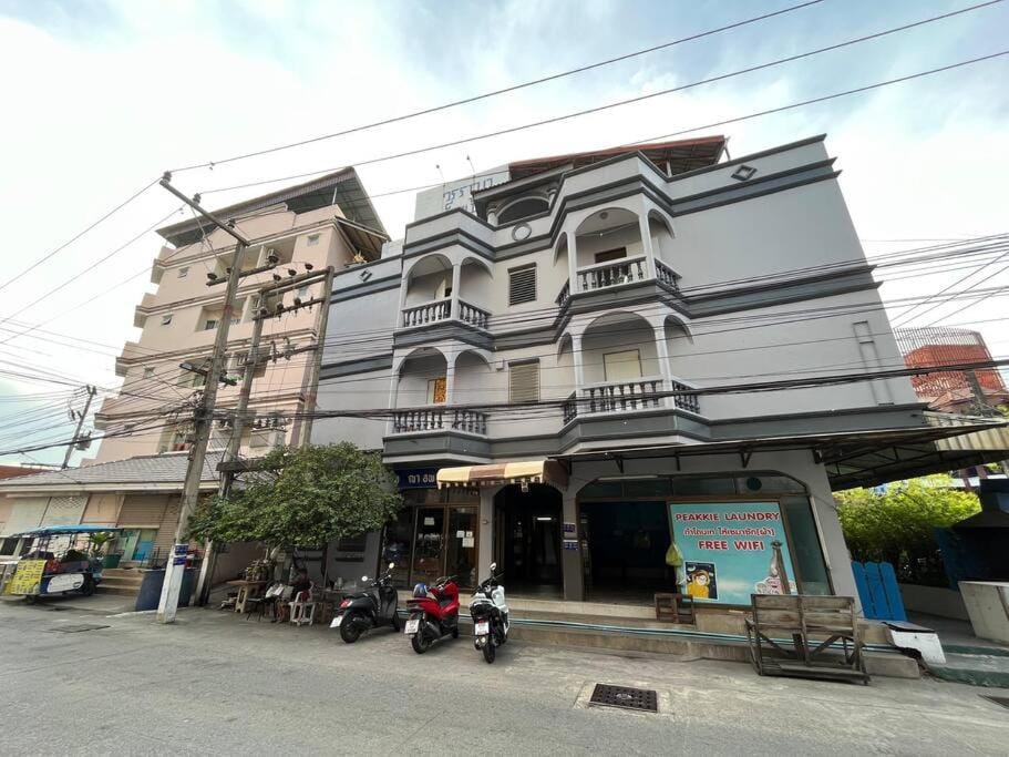 103 Wanna Apartment ,opposite Sophon Cable TV Apartment in Pattaya City