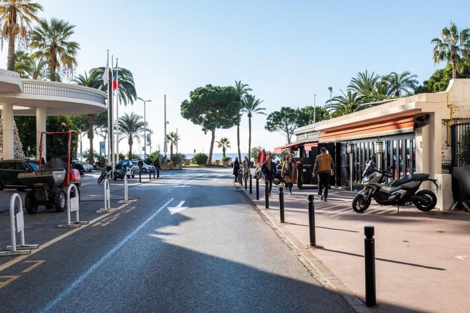 2-Bedroom Apartment with Terrace and Side Sea View Apartment in Cannes