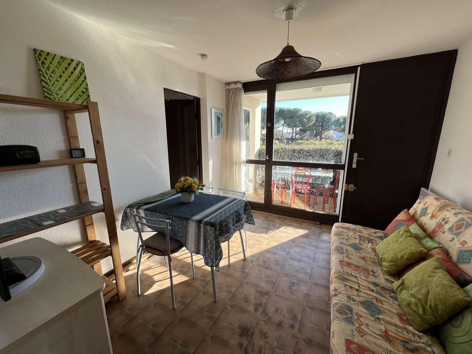 Charmant T2 RDC avec Parking, Proche Centre et Plage à Agde - FR-1-702-12 Apartment in Agde