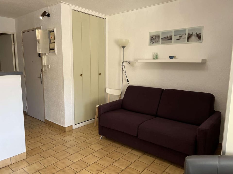 Studio cabine avec parking, lave-linge, lave-vaisselle, proche plage et commerces - FR-1-702-17 Cabin in Agde