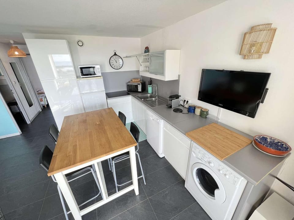 Appartement 4 pièces avec parking, piscine et proche plage au Cap d'Agde - FR-1-702-19 Apartment in Agde