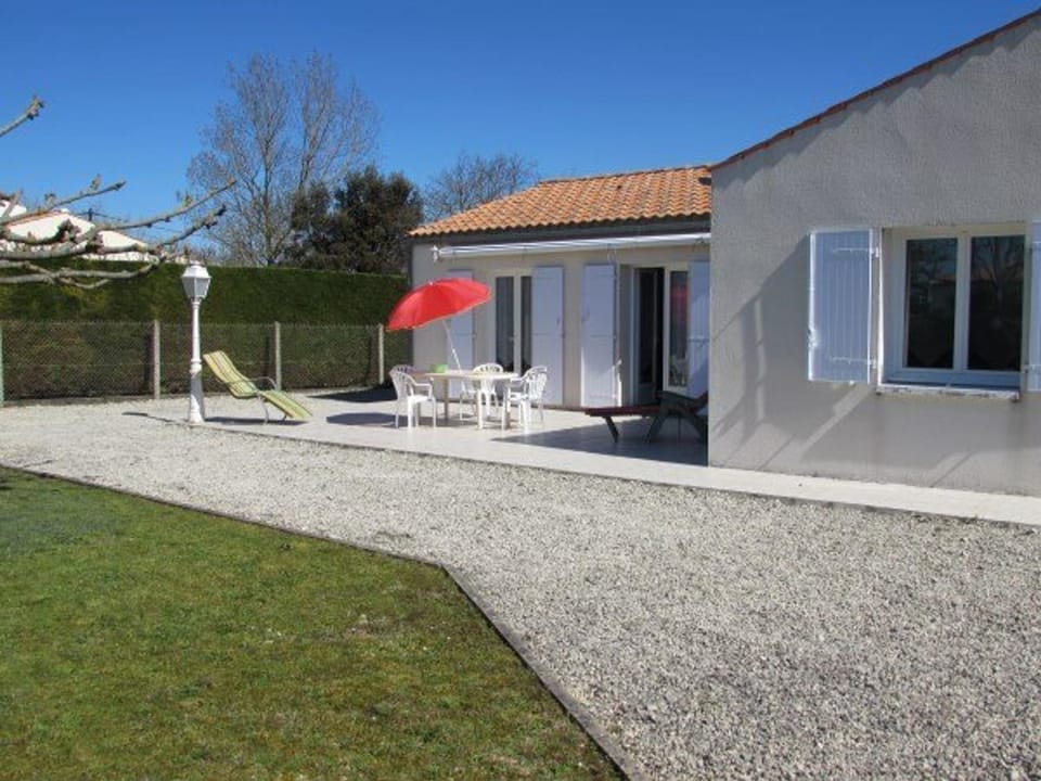 Maison de Vacances 4 pièces avec Jardin Clos, Proche Port et Plage - 6 Couchages à Saint-Pierre-d'Oléron - FR-1-246A-171 House in Nouvelle-Aquitaine