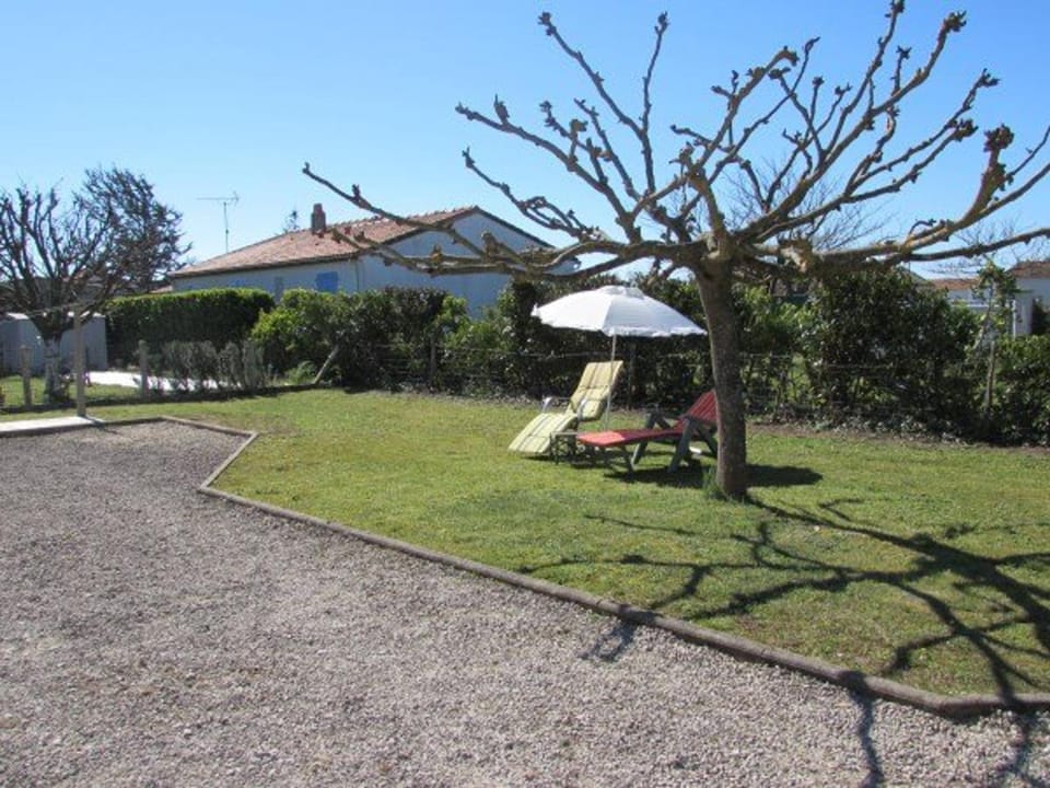 Maison de Vacances 4 pièces avec Jardin Clos, Proche Port et Plage - 6 Couchages à Saint-Pierre-d'Oléron - FR-1-246A-171 House in Nouvelle-Aquitaine