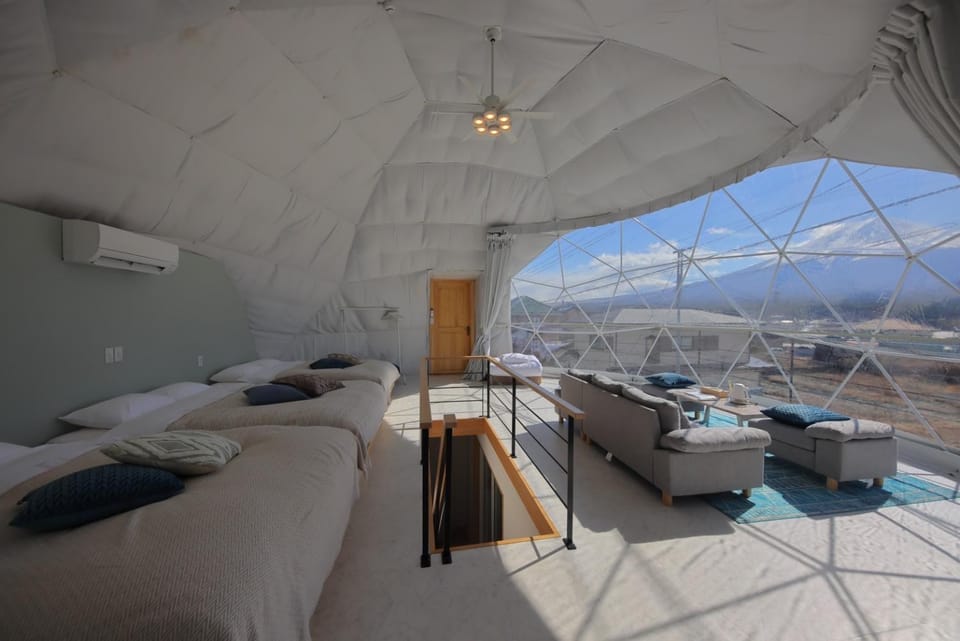 Bed, Natural landscape, Living room, Photo of the whole room, Bedroom, Mountain view