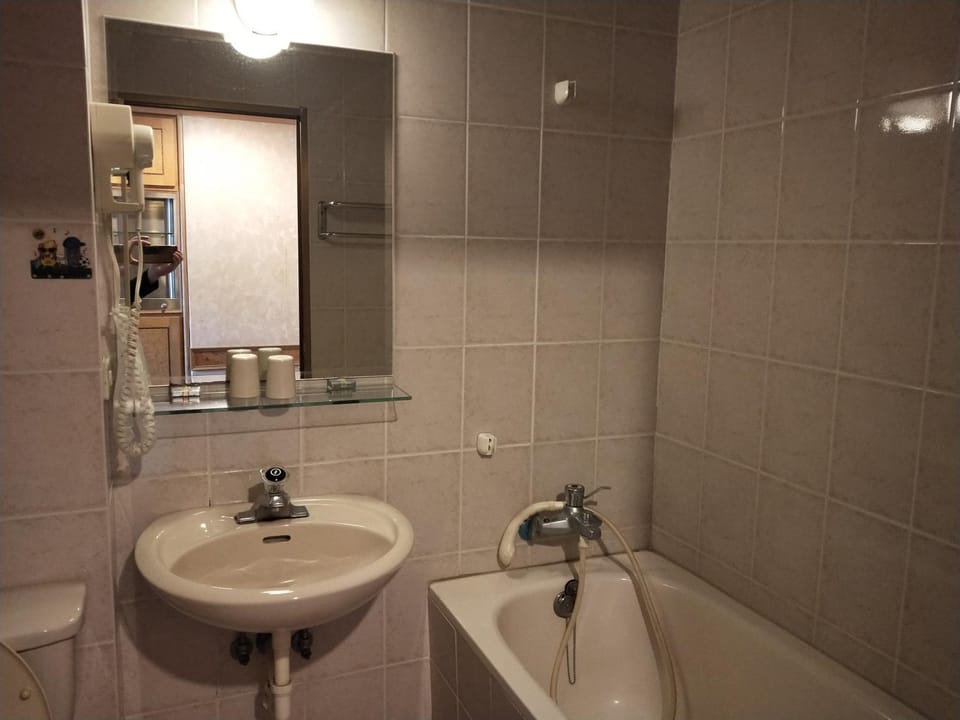 Shower, Toilet, Bathroom, Bath