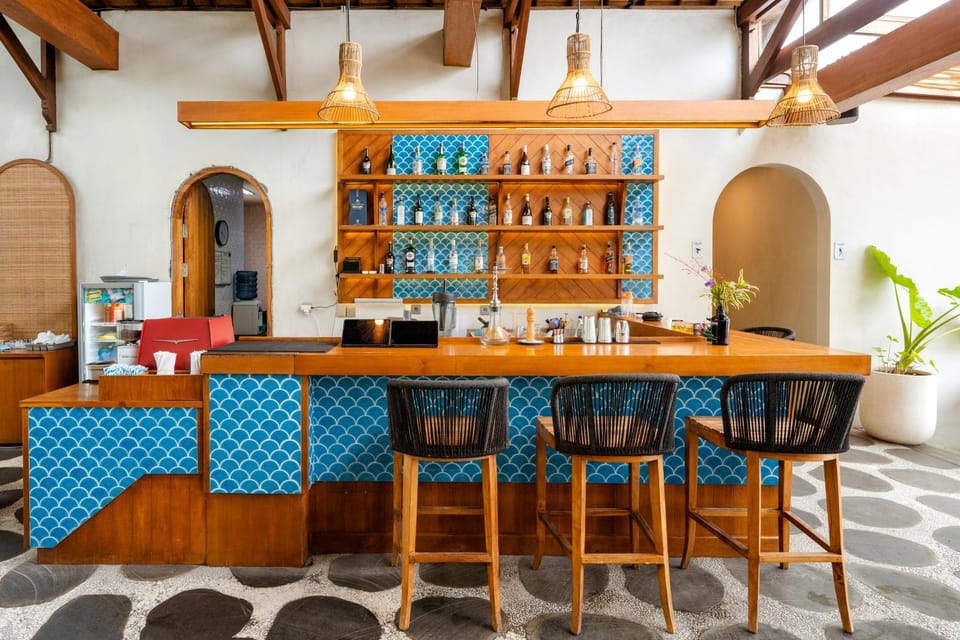 Lounge or bar, Food and drinks, Drinks