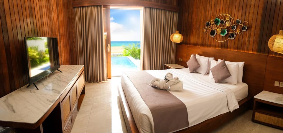 Bedroom, Pool view, Sea view