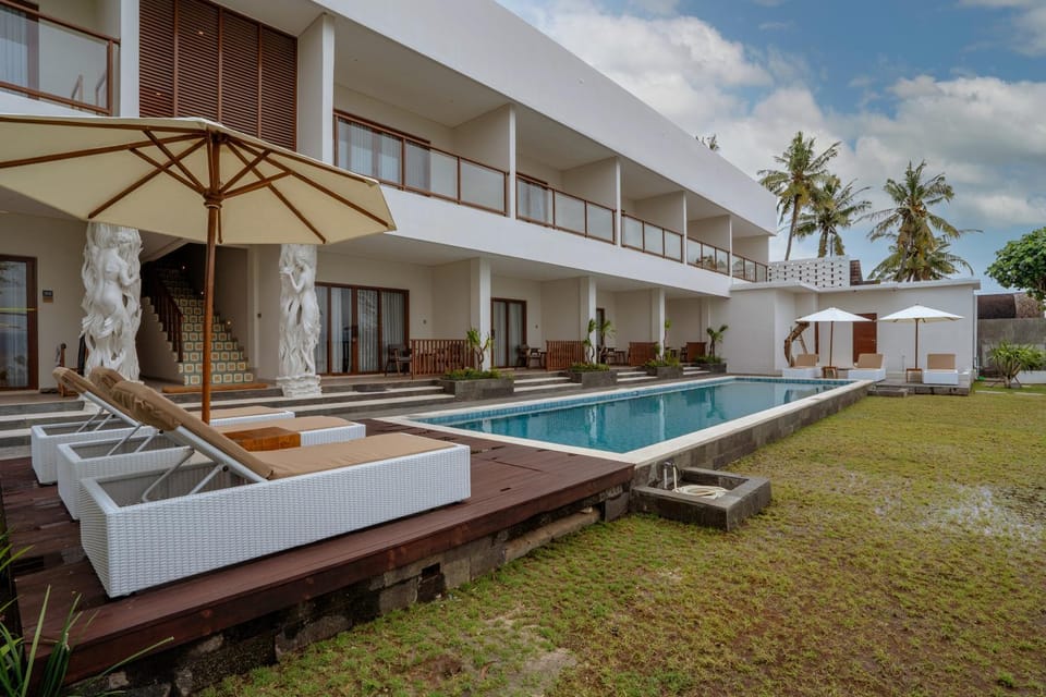Property building, Garden view, Pool view, Swimming pool, sunbed