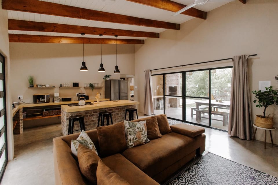 Afri Villa Stays - Luxury Bush Villa Hyena House in South Africa
