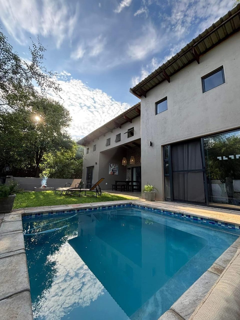 Property building, Pool view, Swimming pool, sunbed