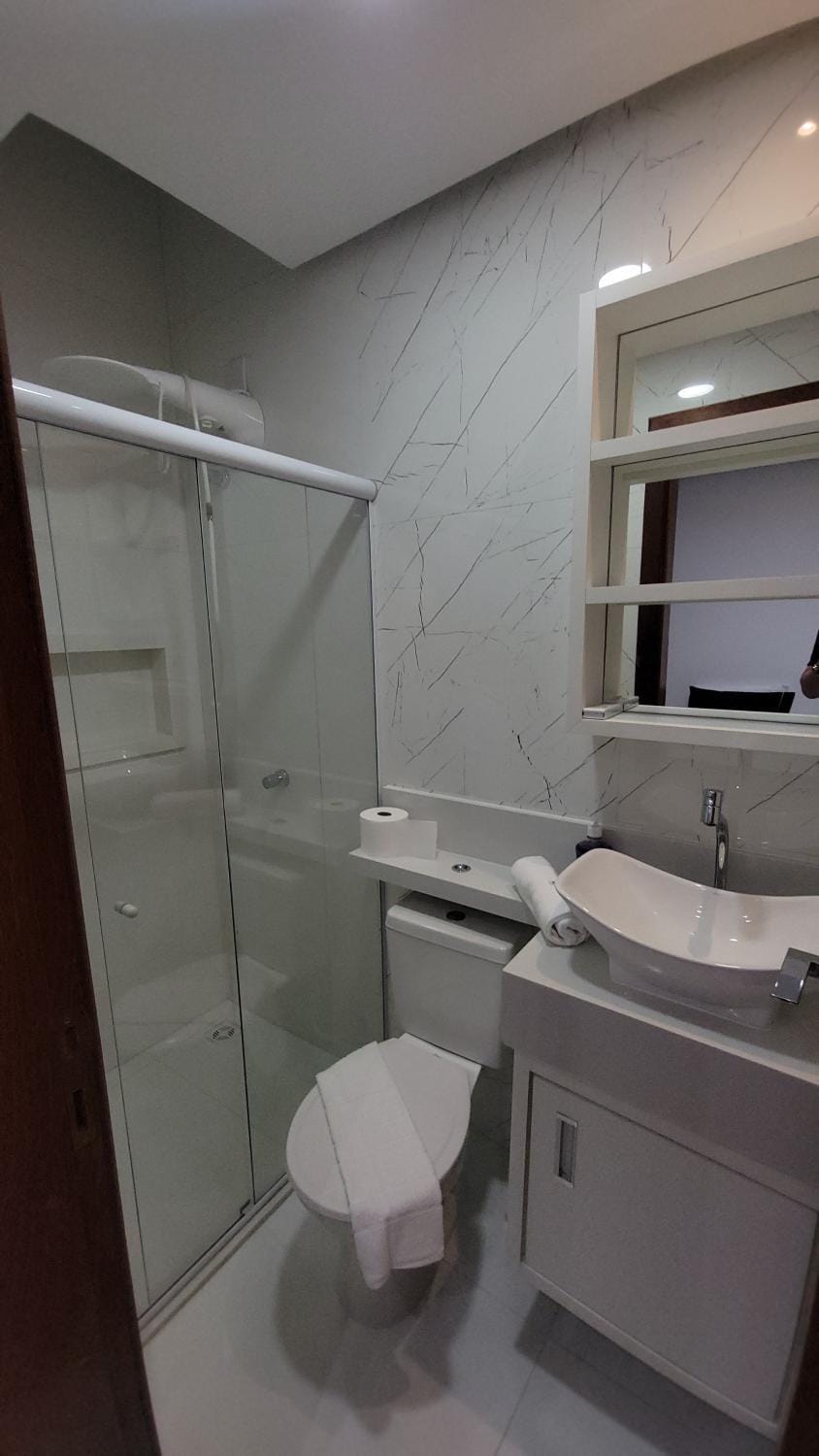 Shower, Toilet, Bathroom, towels