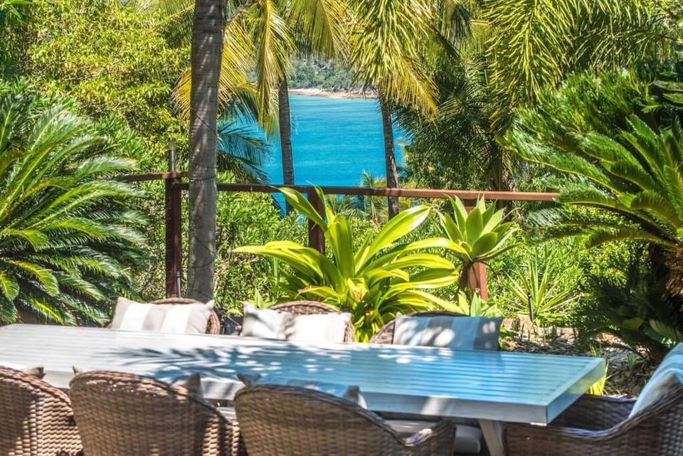 The Palms - by Whitsunday Holidays House in Whitsundays