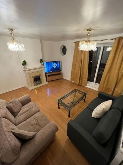 TV and multimedia, Living room, Seating area