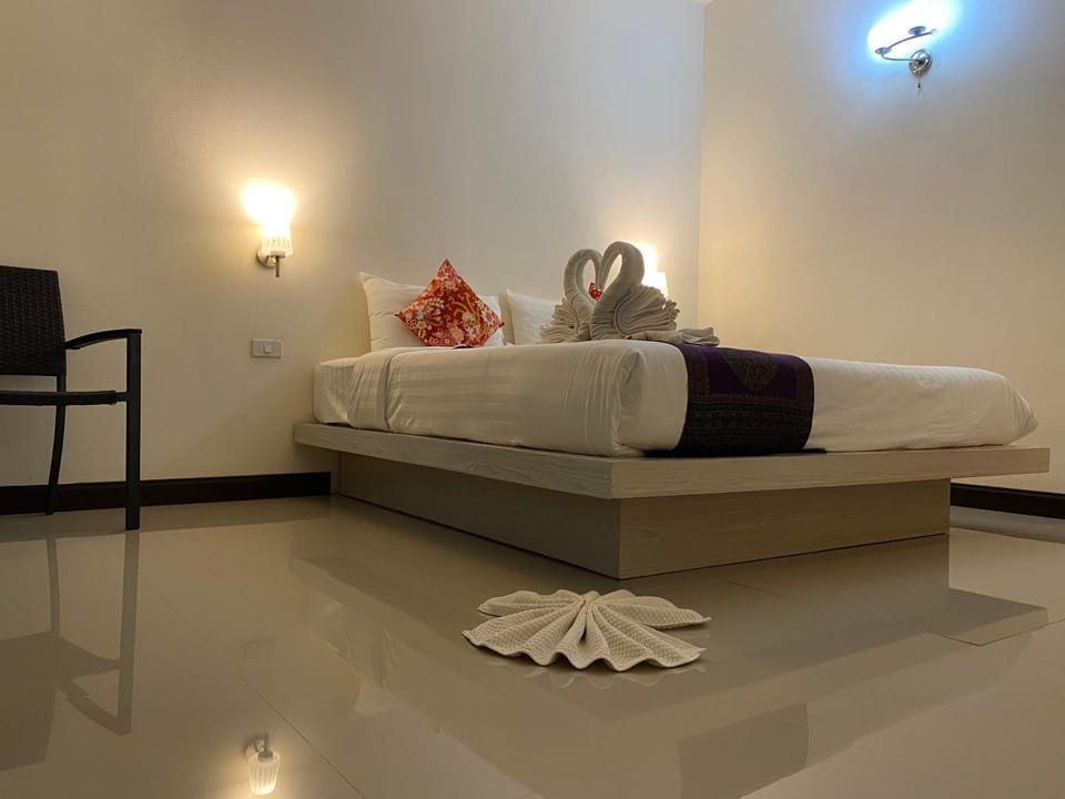 Bed, Photo of the whole room, Bedroom, towels