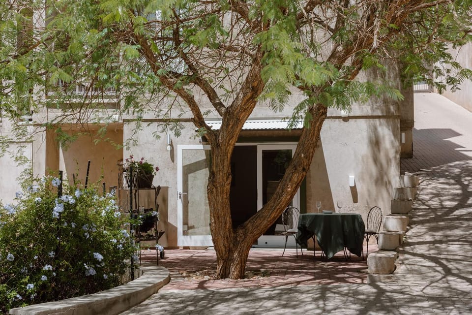 Property building, Facade/entrance, BBQ facilities, Garden, Balcony/Terrace