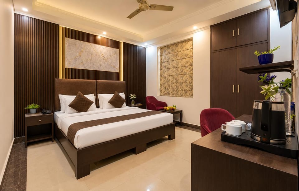Photo of the whole room, Bedroom