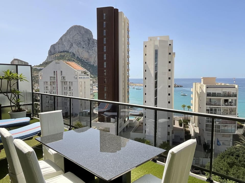 Balcony/Terrace, Seating area, Sea view, sunbed