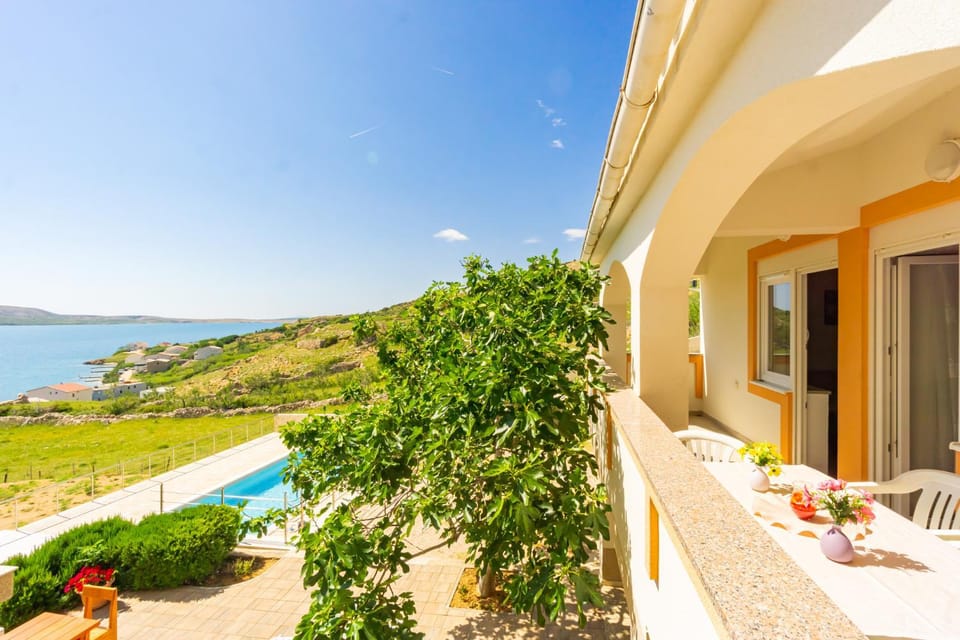 Balcony/Terrace, Dining area