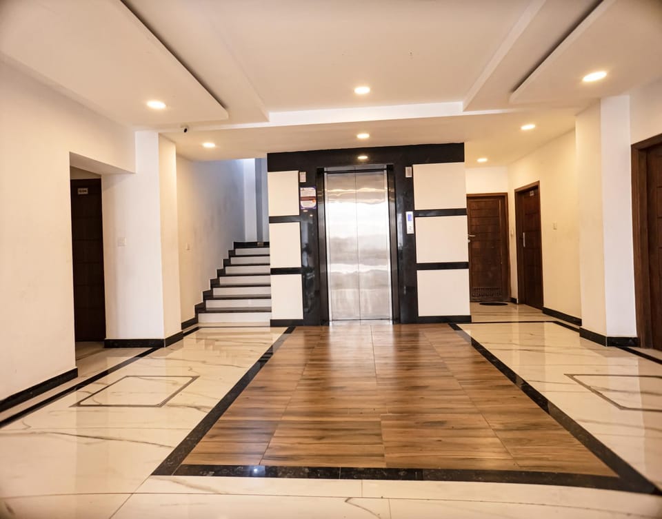 Lobby or reception, elevator