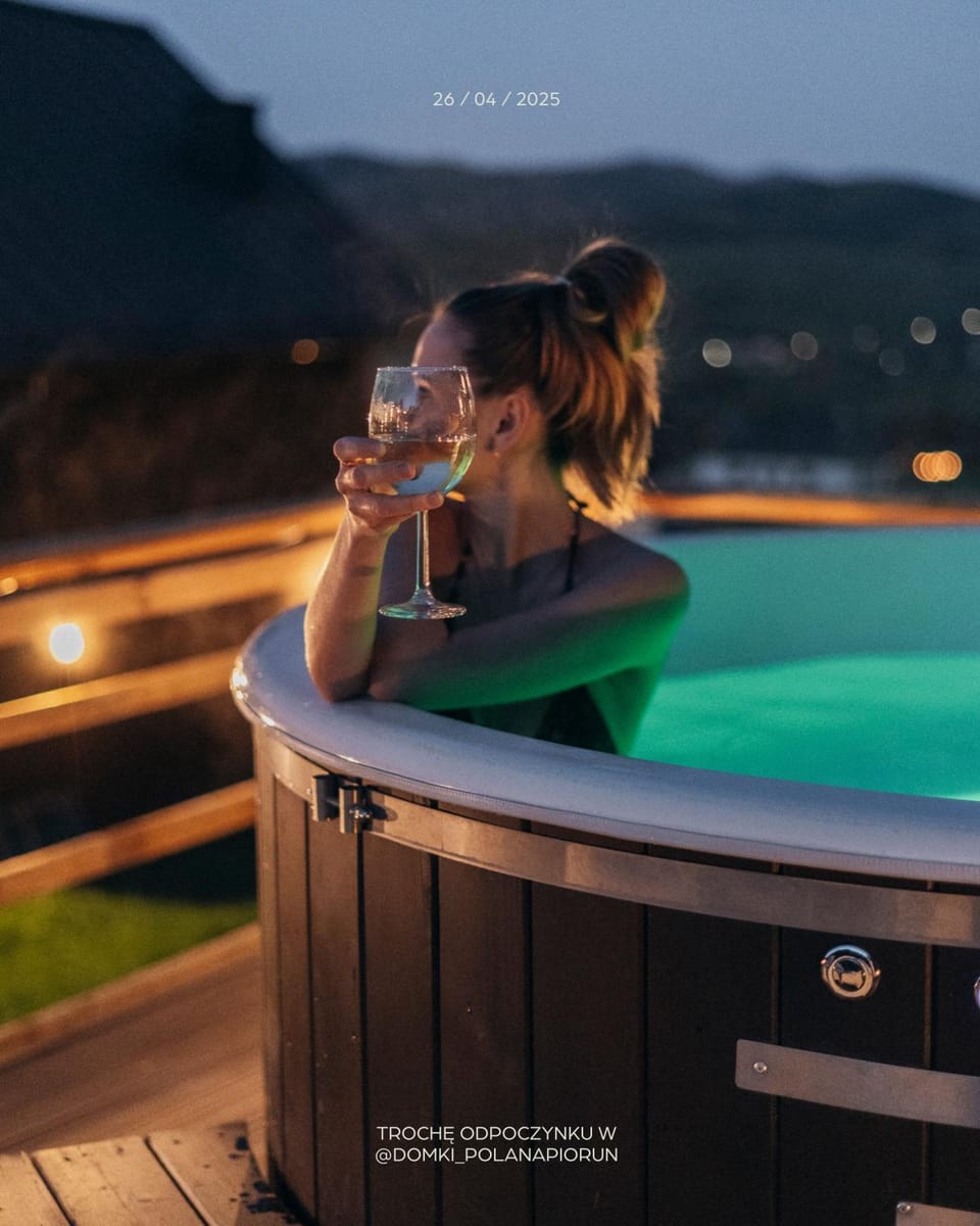 Night, People, Hot Tub, Mountain view, Drinks, group of guests