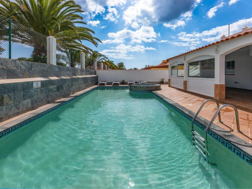 PRIMERA LUXURY HOUSE Villa in Maxorata