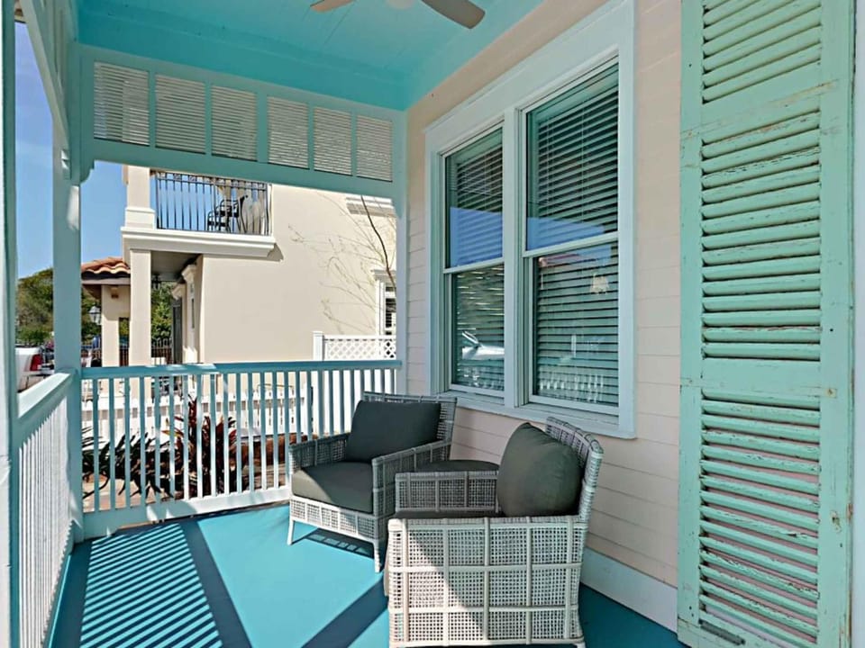 Property building, Balcony/Terrace, Seating area