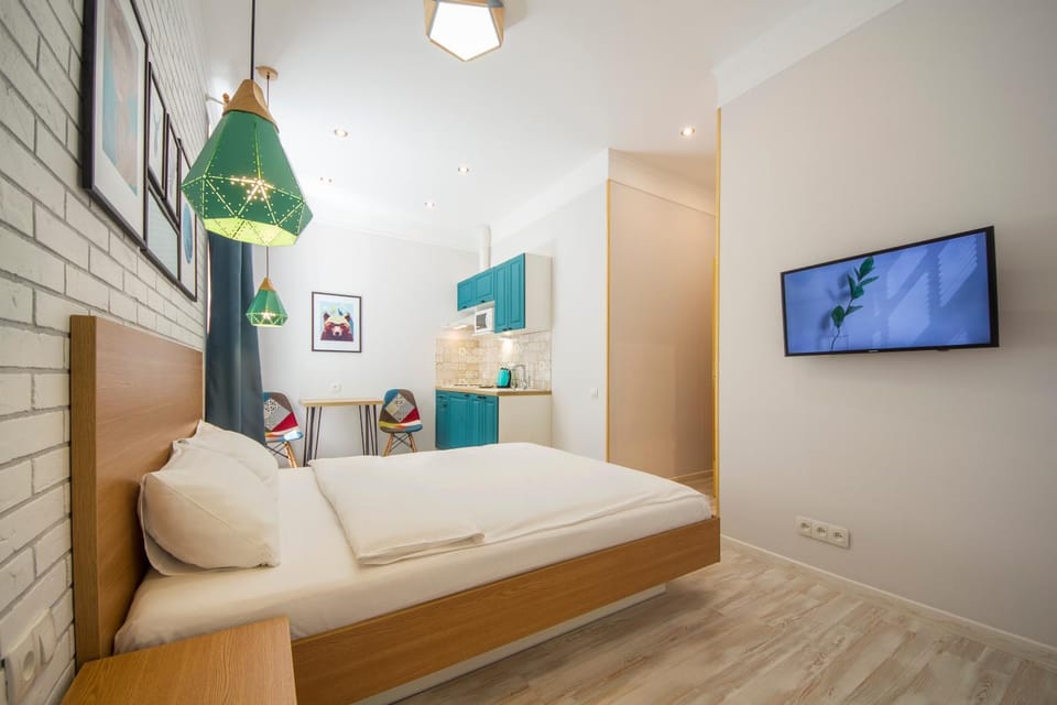 Bed, TV and multimedia, Photo of the whole room, Bedroom