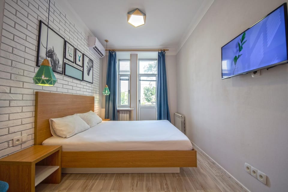 Bed, TV and multimedia, Balcony/Terrace, Photo of the whole room, Bedroom