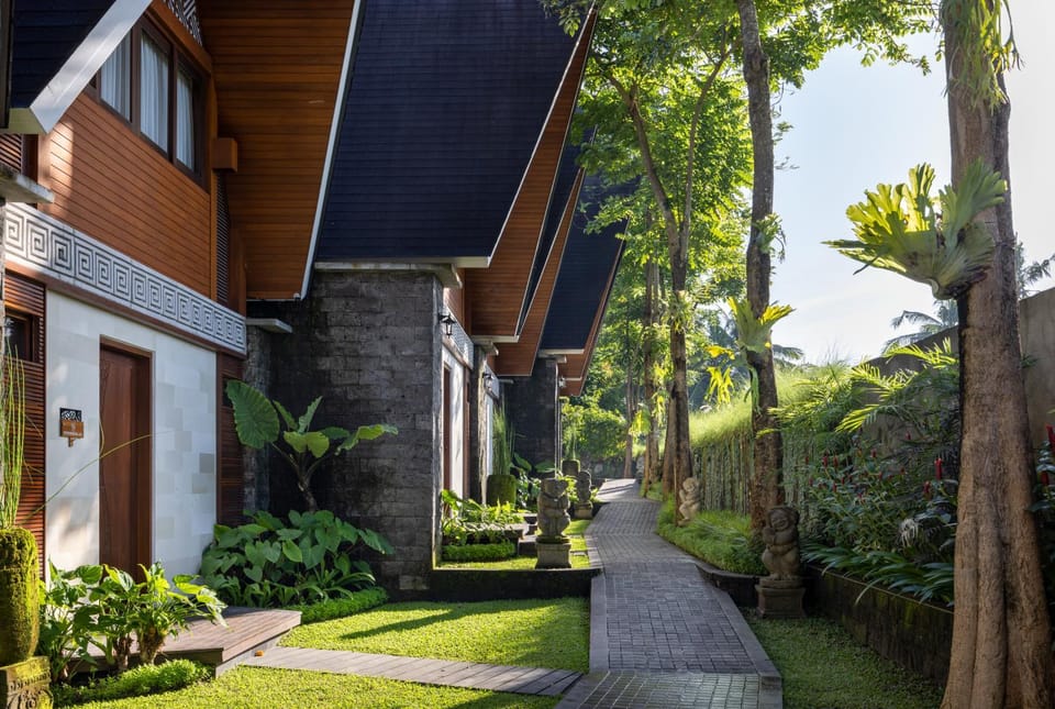 Property building, Garden, Garden view, Street view
