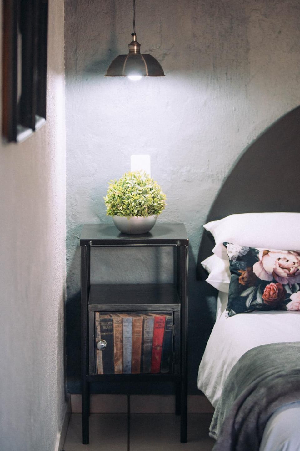 Bed, Seating area, Bedroom