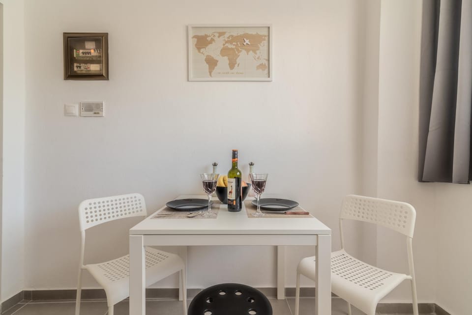 Food and drinks, Dining area, Drinks, kitchen