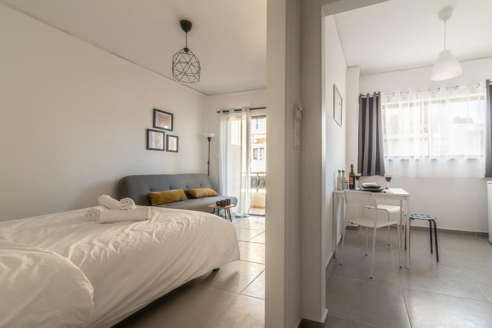 Bed, Living room, Photo of the whole room, Seating area, Bedroom, kitchen