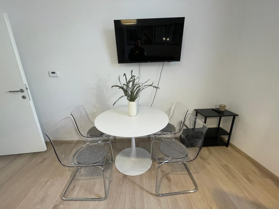 TV and multimedia, Dining area