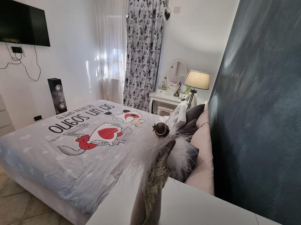 TV and multimedia, Photo of the whole room, Bedroom