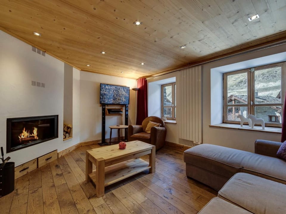 TV and multimedia, Living room, Seating area, flat iron