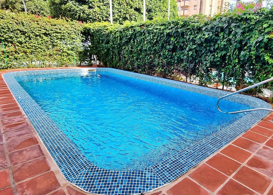 Day, Swimming pool