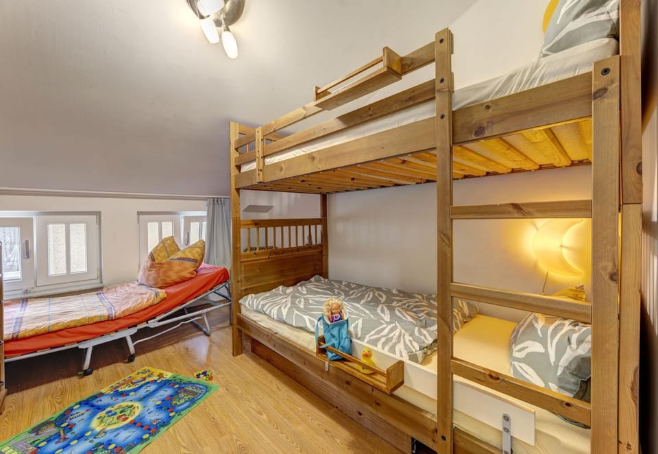 Bed, Bedroom, bunk bed