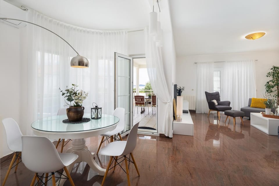 Living room, Seating area, Dining area