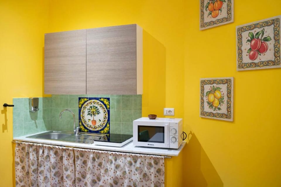 Kitchen or kitchenette, oven, stove